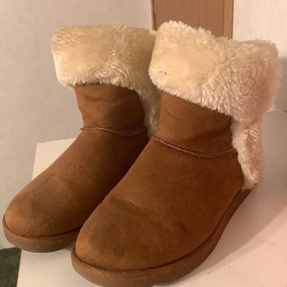 Tan fuzzy boots